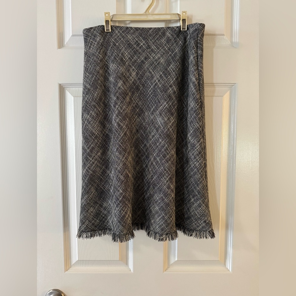 Marks & Spencer Gray Textured A-Line Skirt Women’s Fringe Hem Size S/M Old Money